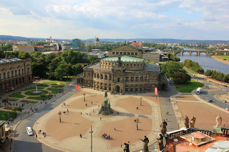 Dresdner Theaterplatz mit Semperoper
