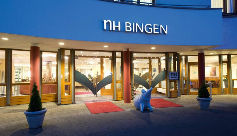 Eingangsbereich des NH Hotel Bingen von außem