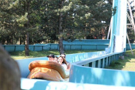 Mädchen im Streichelzoo (11)