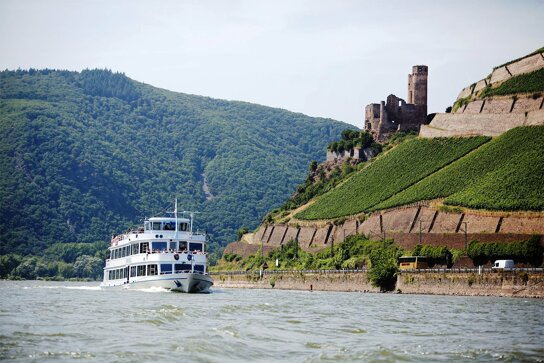 Schifffahrt1 by Bingen Rüdesheimer