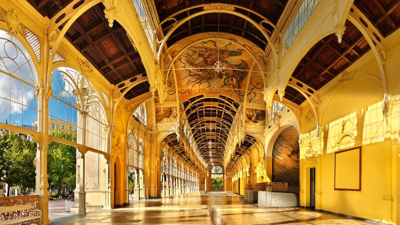 Prunkvolle Kolonnade in Marienbad