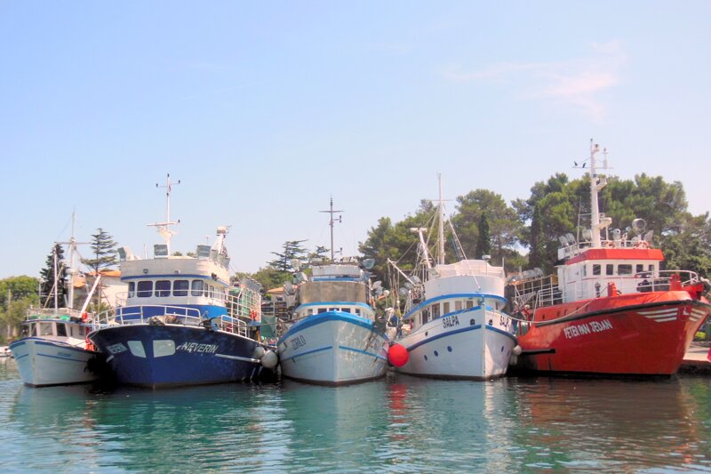 Schiffe auf der Insel Krk
