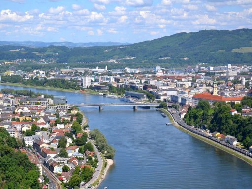 Donauglück, top Museen und Torte auf dem Berg