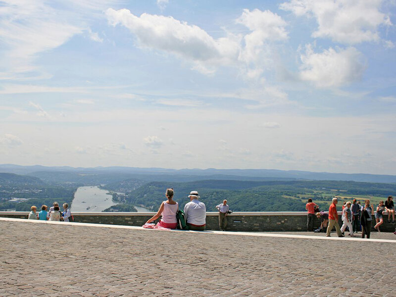 Rheinblick vom Plateau des Drachenfels
