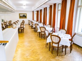 Restaurant -Astoria Hotel & Medical Spa 4