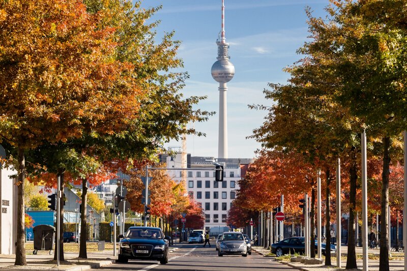 Berliner Fernsehturm im Herbst