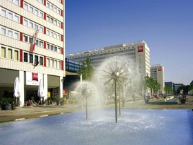 Brunnen vor dem Hotel