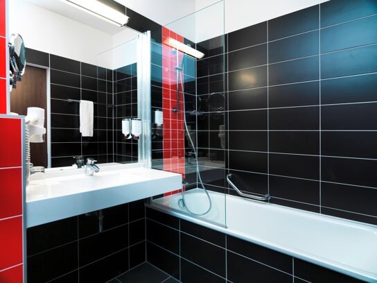 Badezimmer mit Badewanne