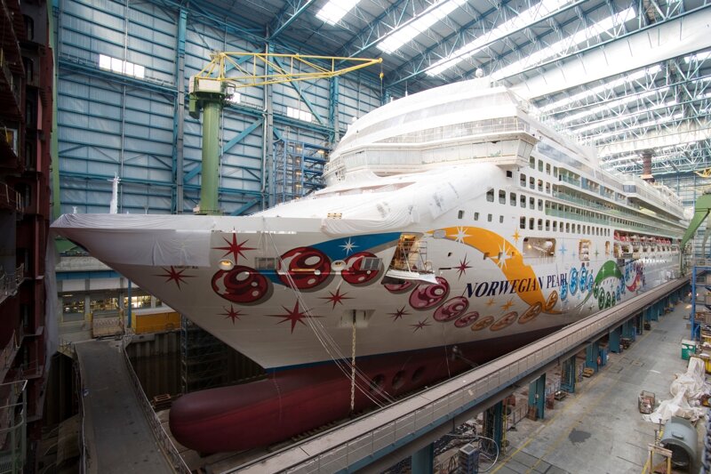 Kreuzfahrtschiff im Bau bei der Meyer Werft Papenburg