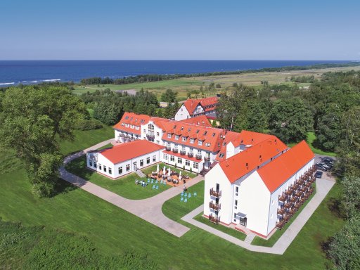 Frau bekommt eine entspannende Rückenmassage