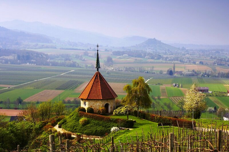 Blick von der Ölbergkapelle Richtung Staufen im Breisgau – nahe der Birchiburg