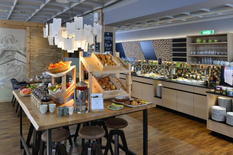 gedeckter Frühstückstisch