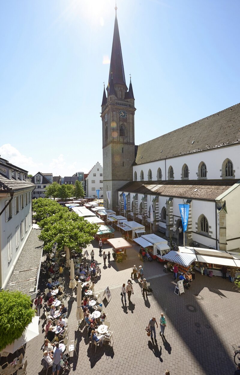 Münster mit Marktplatz von oben
