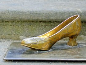 Schuh am Schloss c Geri-oc, wikimedia