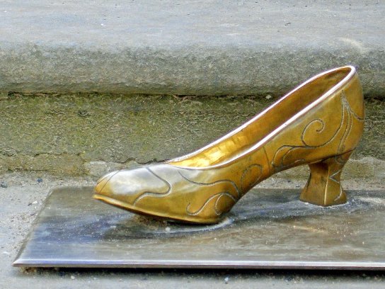 Schuh am Schloss c Geri-oc, wikimedia