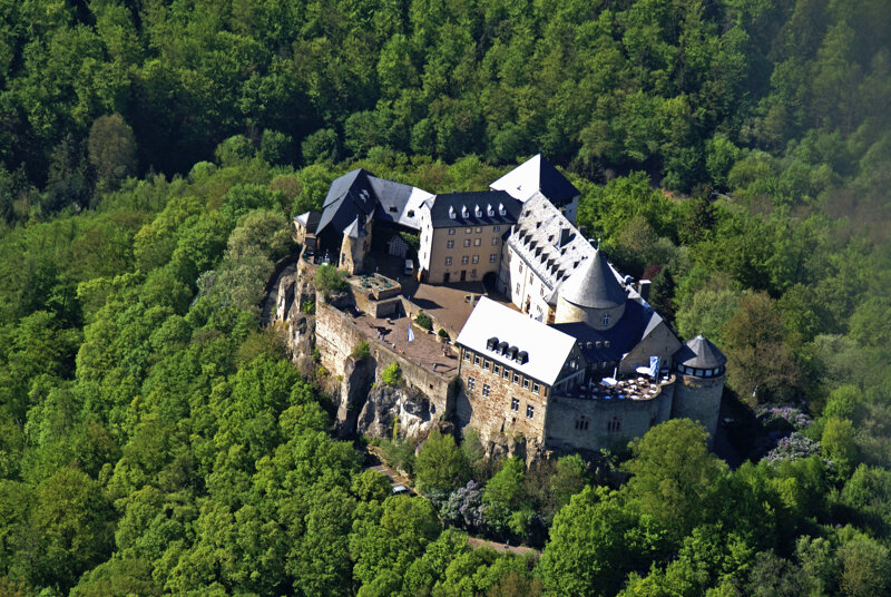 Schloss Waldeck mit Blick auf den Edersee