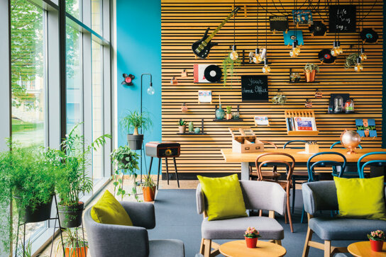 Lounge mit Wanddecke