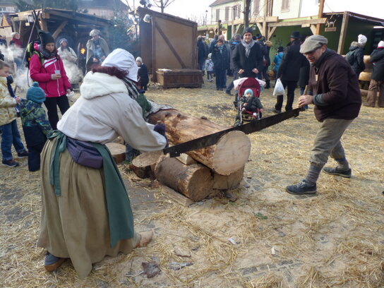 le-pittoresque-village-1700-la-grande-attraction-du-marche-de-noel-de-neuf-brisach-archives-l-alsace-jean-marc-lalevee-1670247451
