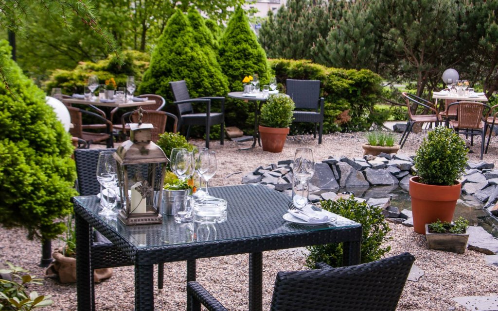 Nový Bor Parkhotel Morris Terrasse Garten