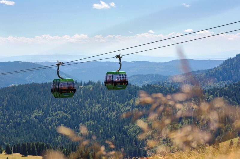 Gondeln der Feldbergbahn im Hochschwarzwald