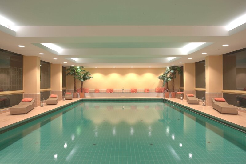 großer Indoor-Pool