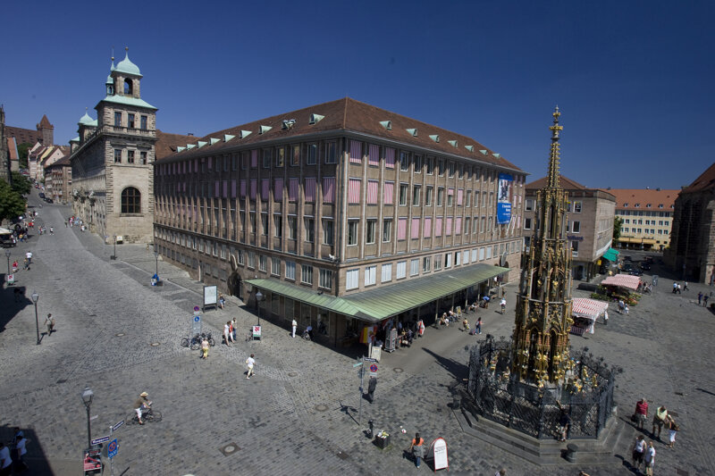 Schöner Brunnen auf dem Hauptmarkt in Nürnberg