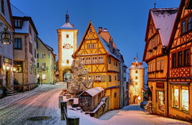 Plönlein Rothenburg o.d.Tauber- Winter Schnee Beleuchtung leer dunkel Brunnen Siebersturm©Rothenburg Tourismus Service, Plönlein im Winter, WP, Exkl