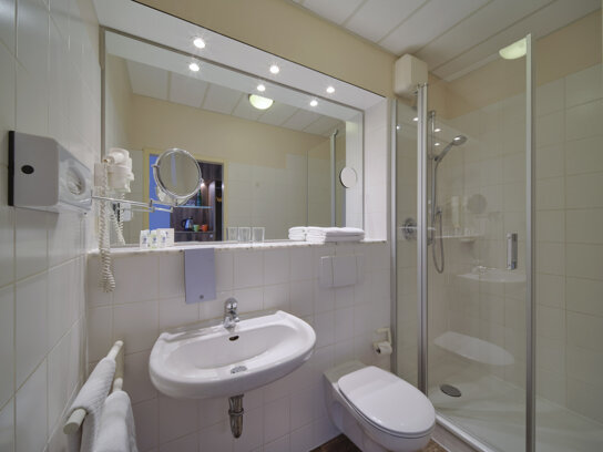 Badezimmer mit Dusche