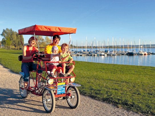 Rikschafahrt am Altmühlsee c Archiv Tourismusverband Fränkisches Seenland und seiner Partner, multimaps360°, Arnu Schaller