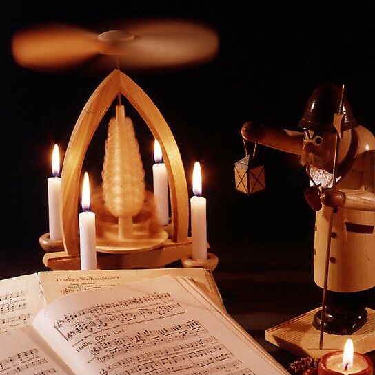 Pyramide Holzkunst Weihnachten