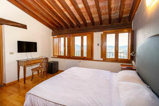 Doppelzimmer mit Holzdecke