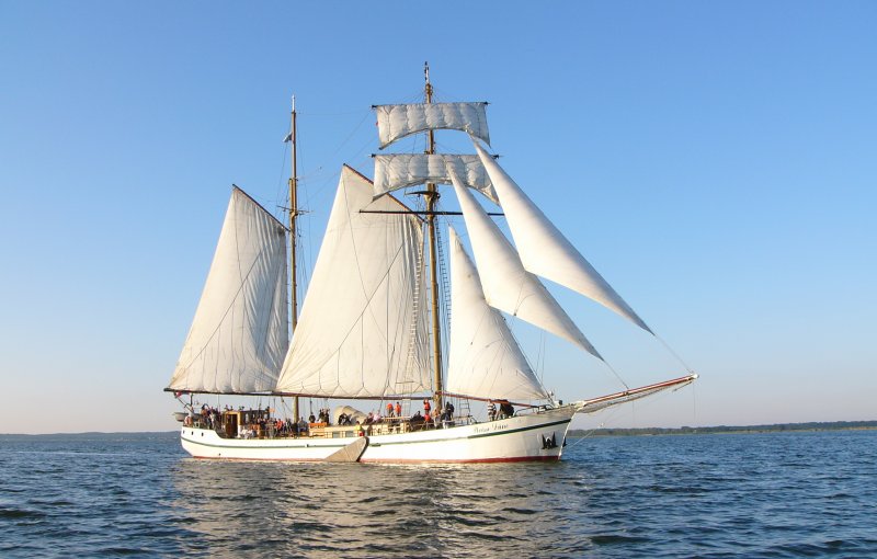 Segelschiff Weiße Düne auf dem Wasser