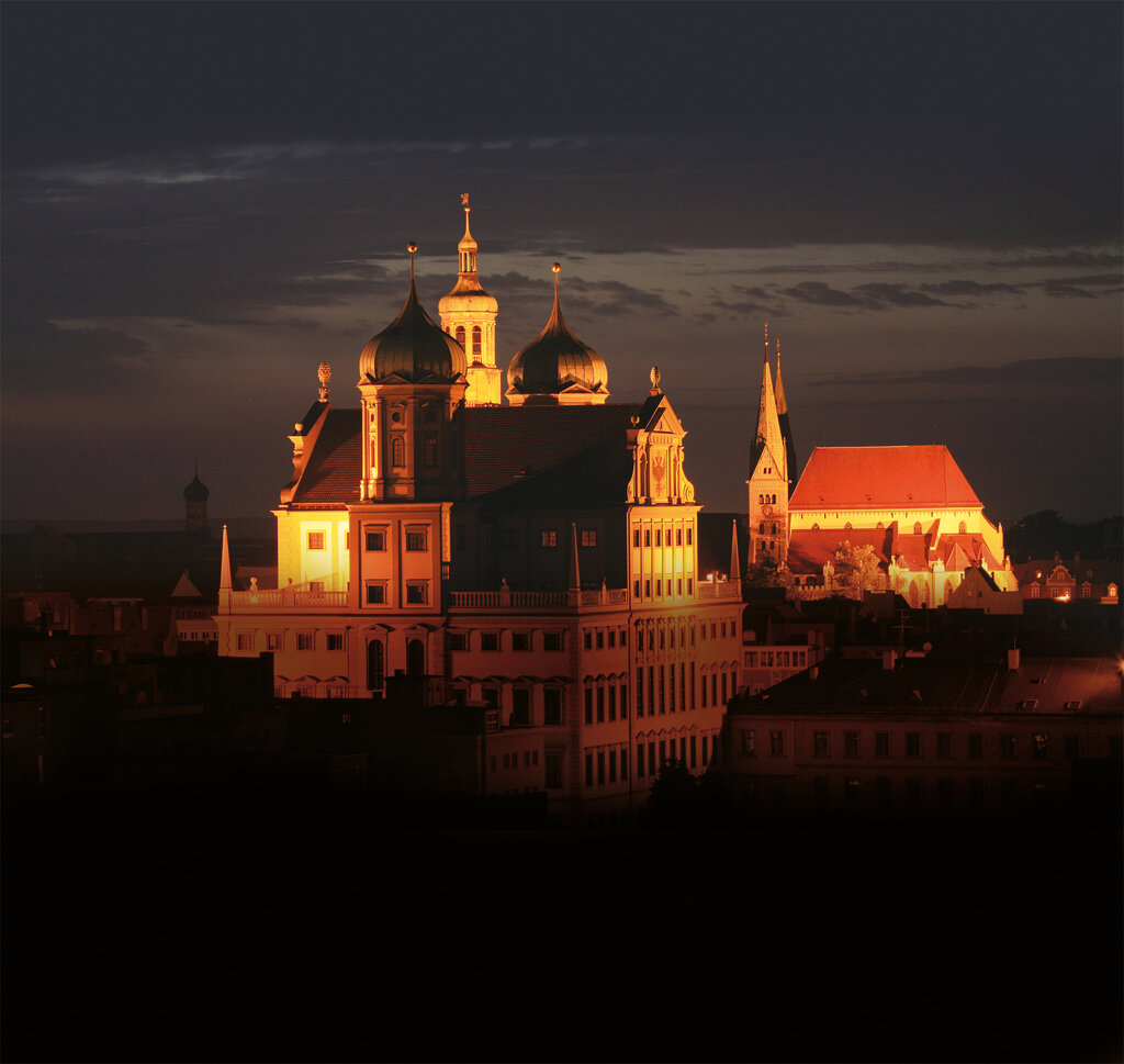 Augsburg Rathaus und Dom bei Nacht©Regio Augsburg Tourismus GmbH