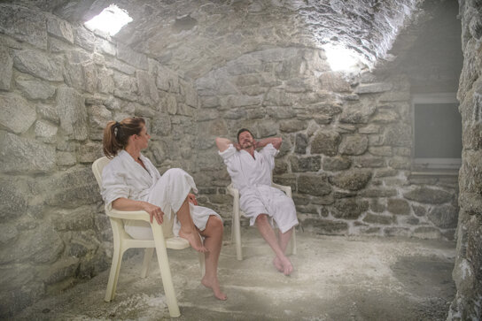 Paar in der Solegrotte