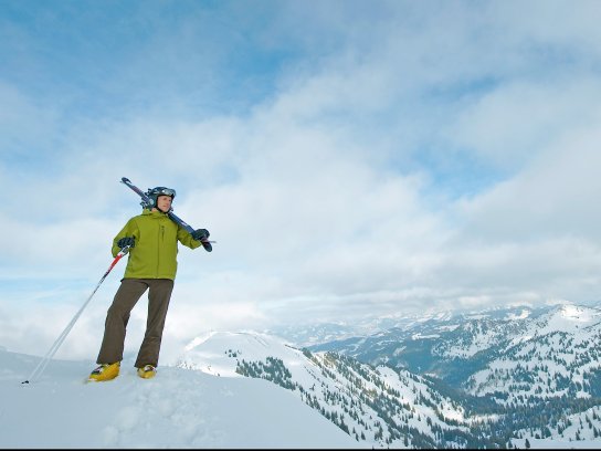 Skifahrer mit Aussicht © Oberstaufen Tourismus (5)