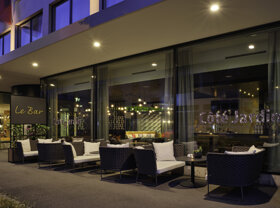 DO-BS21-032 Strassenterrasse sRGB 4000px