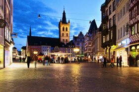 Trier, Kirchplatz am Abend ohne c pixabay