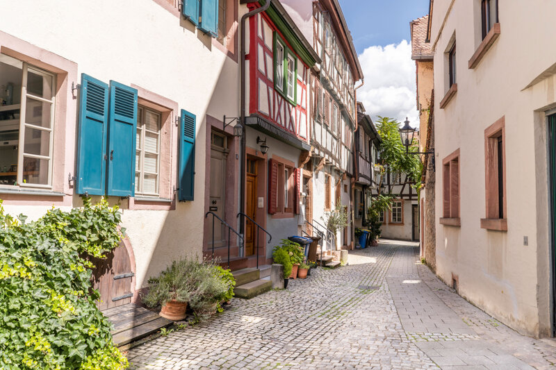 Aschaffenburg – Altstadt gasse Pflasterstein Fachwerk