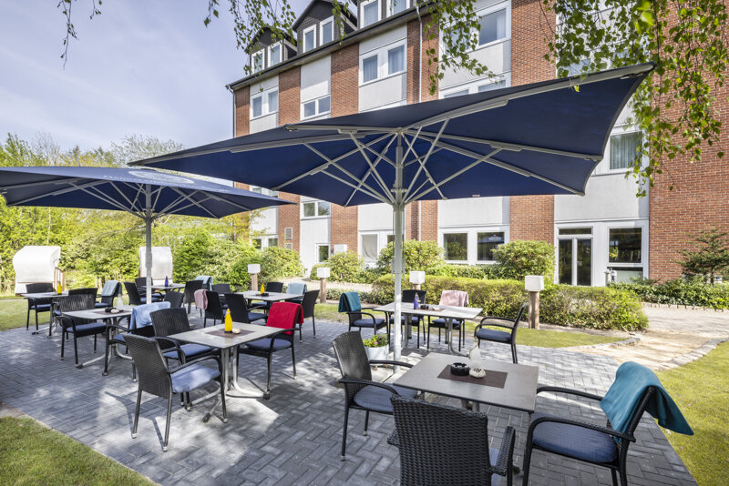 Best Western Hotel Prisma Neumünster von außen im Dämmerlicht mit Beleuchtung