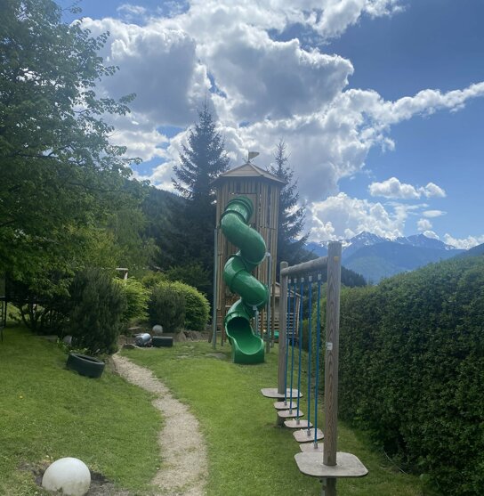 7 Meter hoher Rutschturm