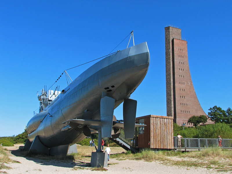 U-995 und Marine-Ehrenmal in Laboe