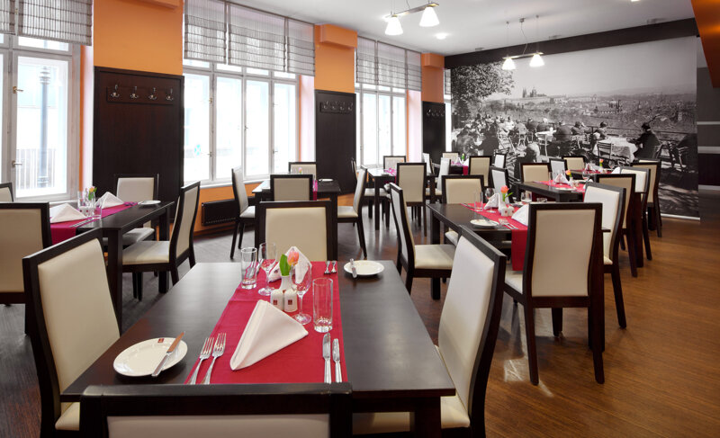 Tische im Restaurant