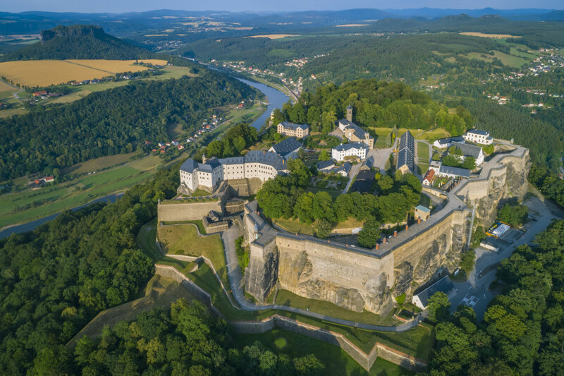 Festung Königstein von Südwesten mit Elbe und Lilienstein
