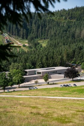 Nationalparkzentrum-Schwarzwald-vom-Ruhestein-Skihang-aus