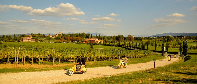 Tiskana-Landschaft mit einer Vespa