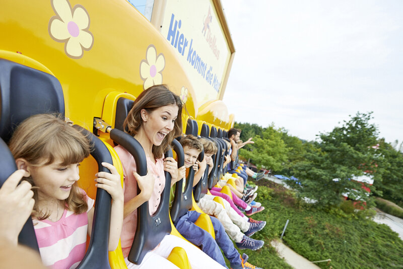 Familie auf dem Freifallturm