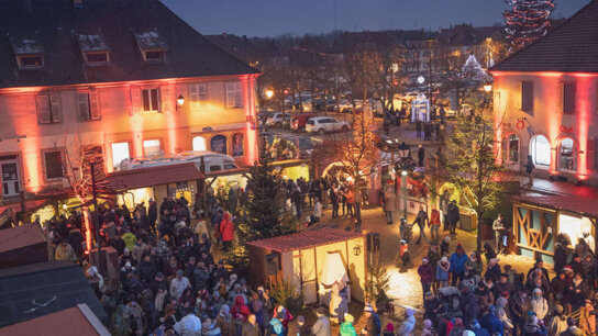 246000958-marche-de-noel-dantan-village-1700-7-1600x900