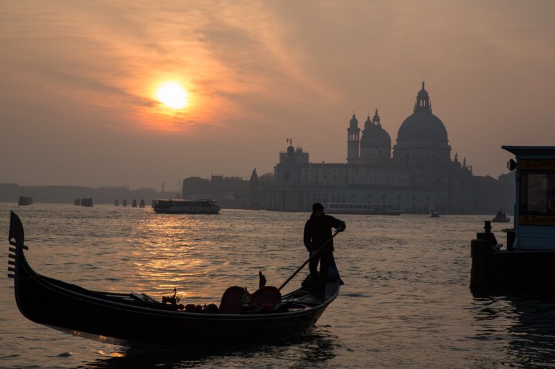 Venedig bei Sonnenuntergang – romantisches Stadtpanorama
