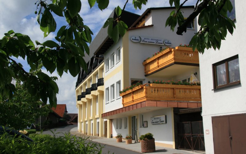 Kortelshütte Hotel Zum weissen Lamm aussen Außenansicht