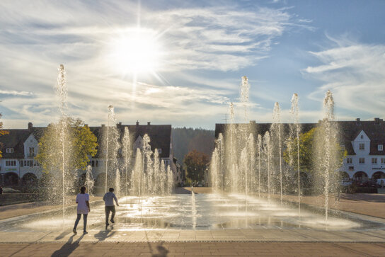 18 Herbst Fontaenen Kinder Marktplatz© Stadt Freudenstadt Foto Heike Butschkus